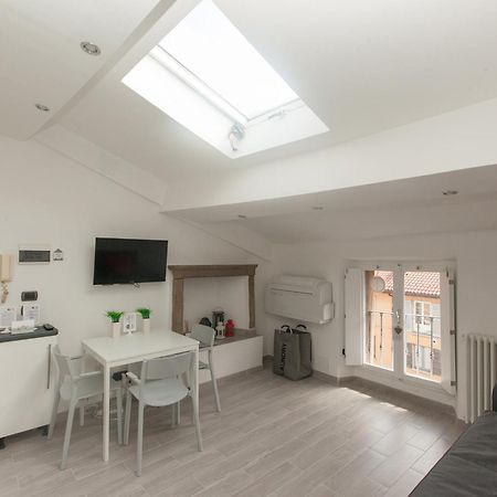 Amazing And New Penthouse In City Center Milan Bagian luar foto