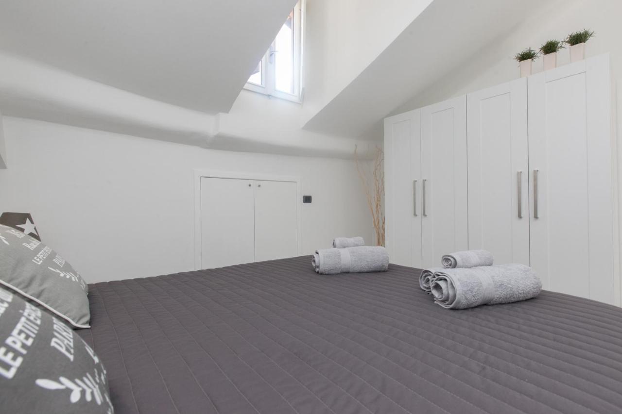 Amazing And New Penthouse In City Center Milan Bagian luar foto