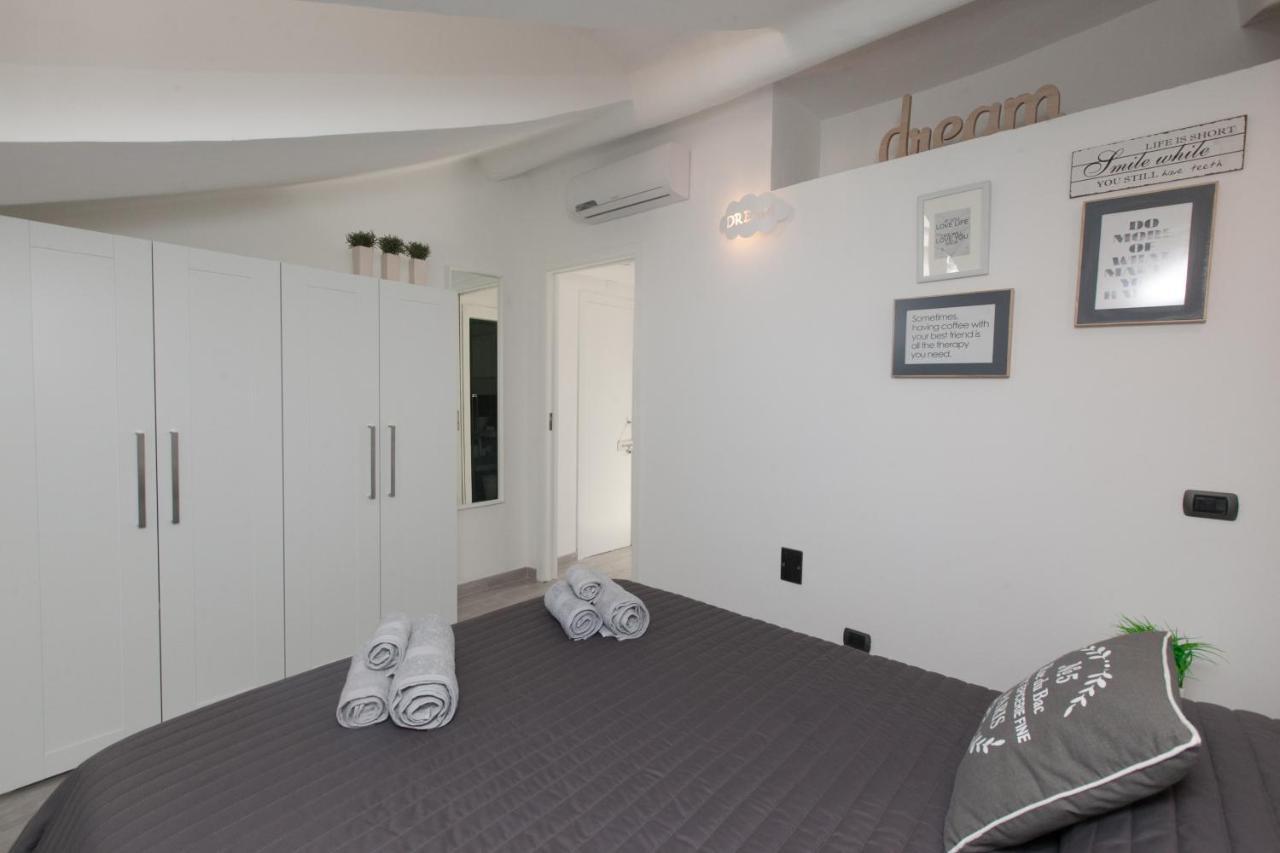 Amazing And New Penthouse In City Center Milan Bagian luar foto