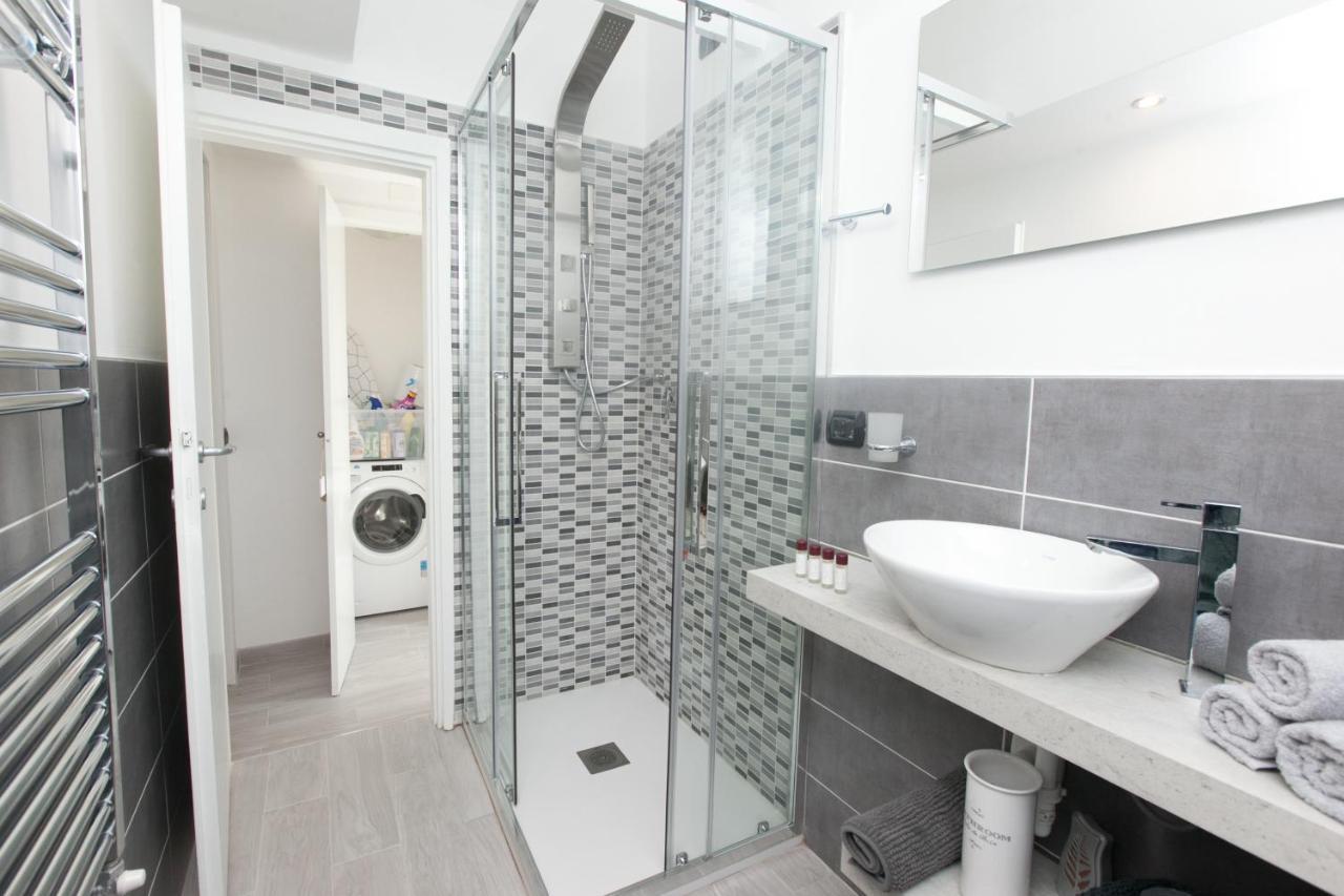 Amazing And New Penthouse In City Center Milan Bagian luar foto