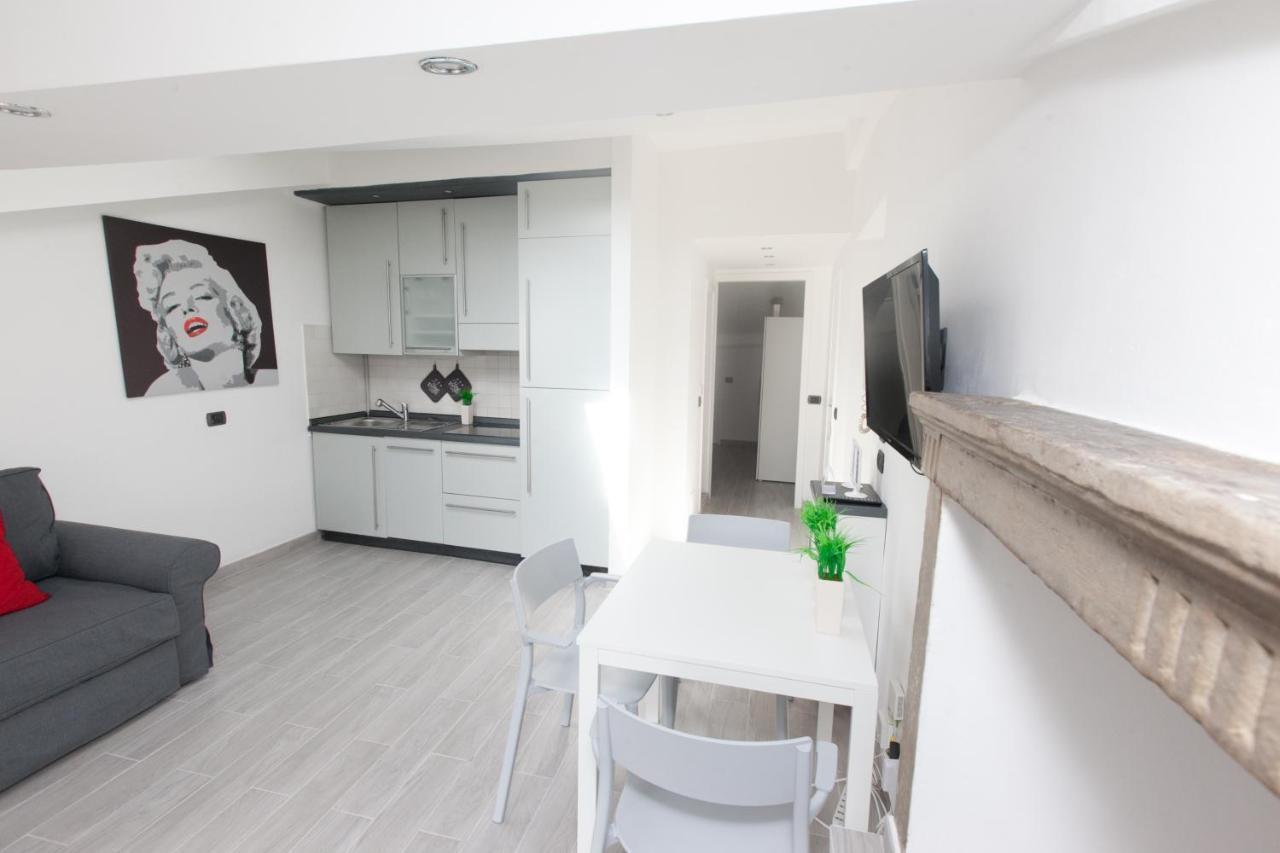 Amazing And New Penthouse In City Center Milan Bagian luar foto