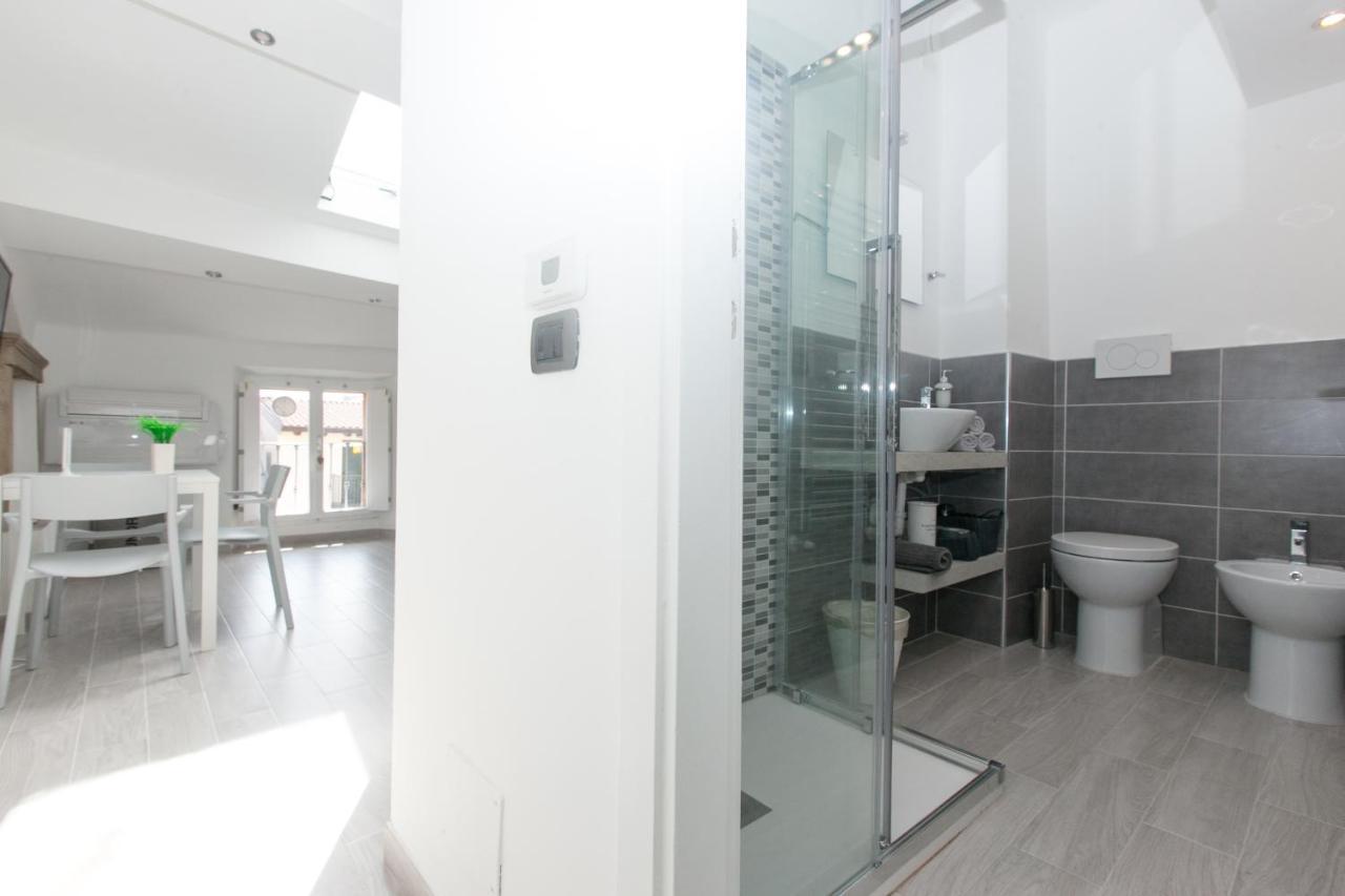 Amazing And New Penthouse In City Center Milan Bagian luar foto