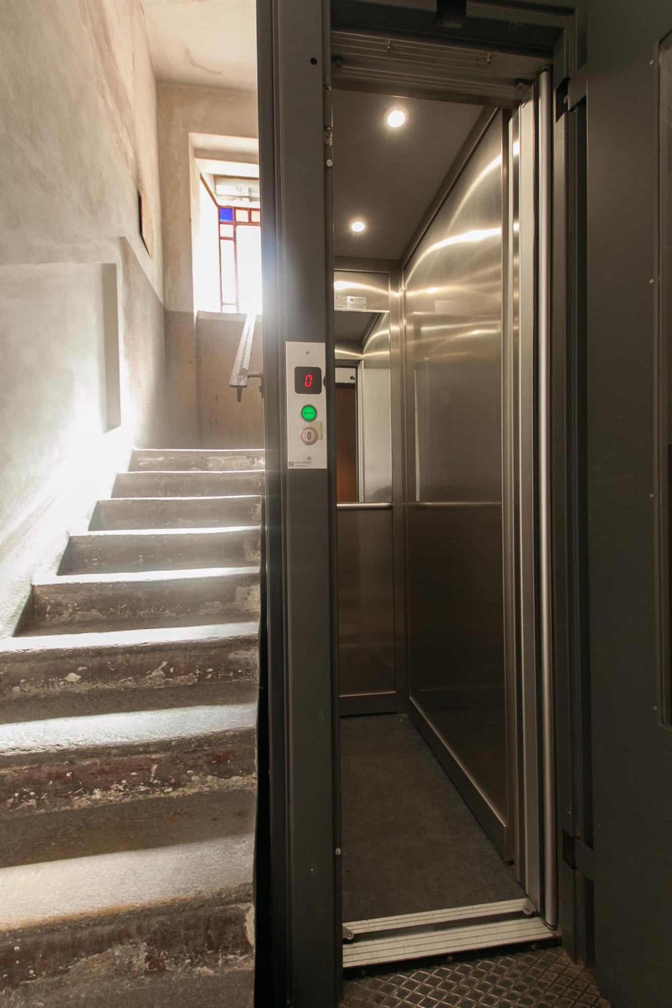 Amazing And New Penthouse In City Center Milan Bagian luar foto